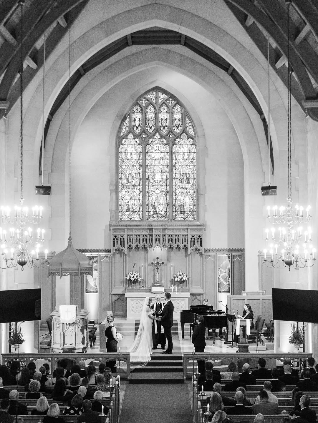 Post 8 by Berenice | Wedding + Portrait Photographer on Instagram (carousel)