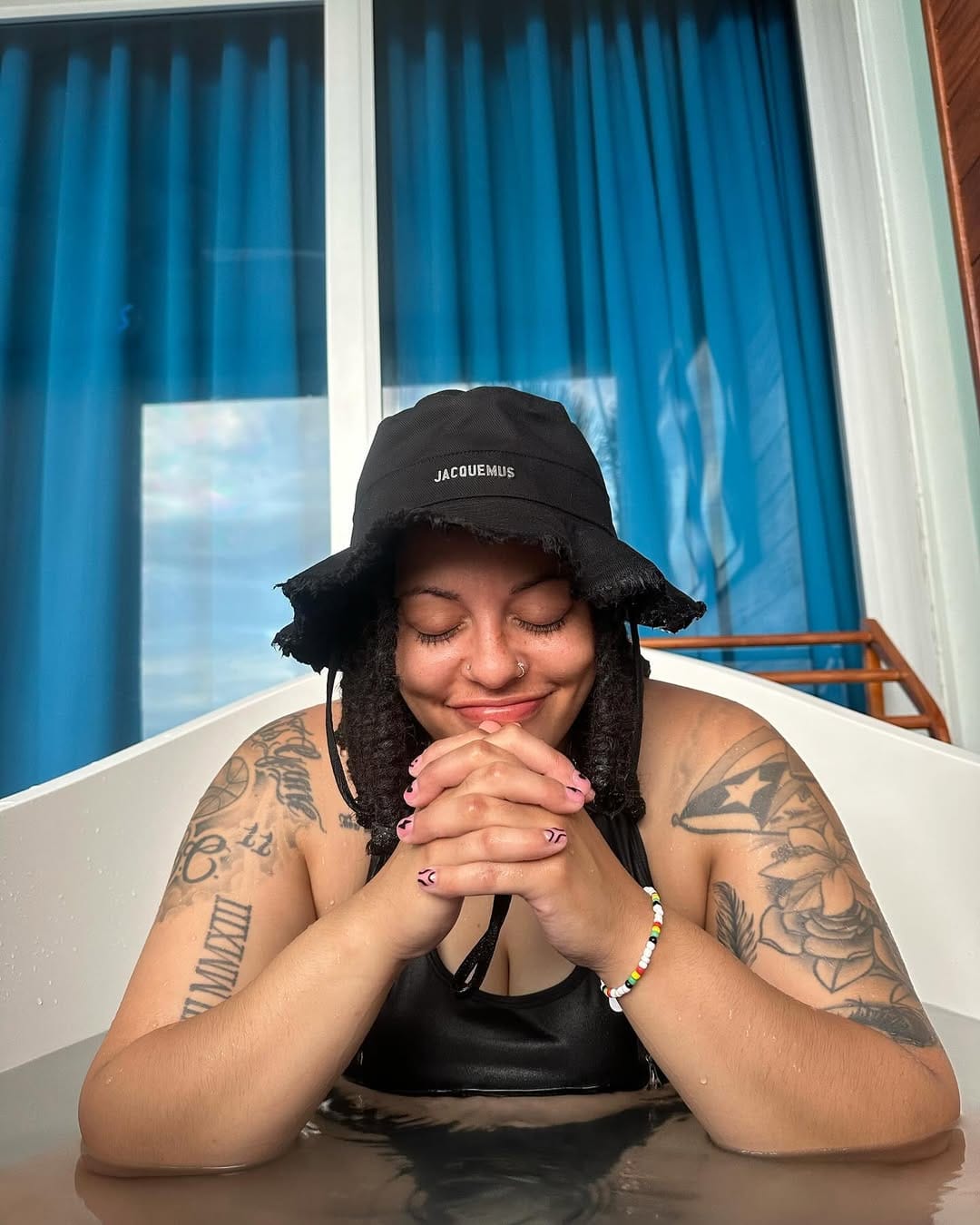 Post 8 by Bee🇵🇷🏳️‍🌈 on Instagram (carousel)