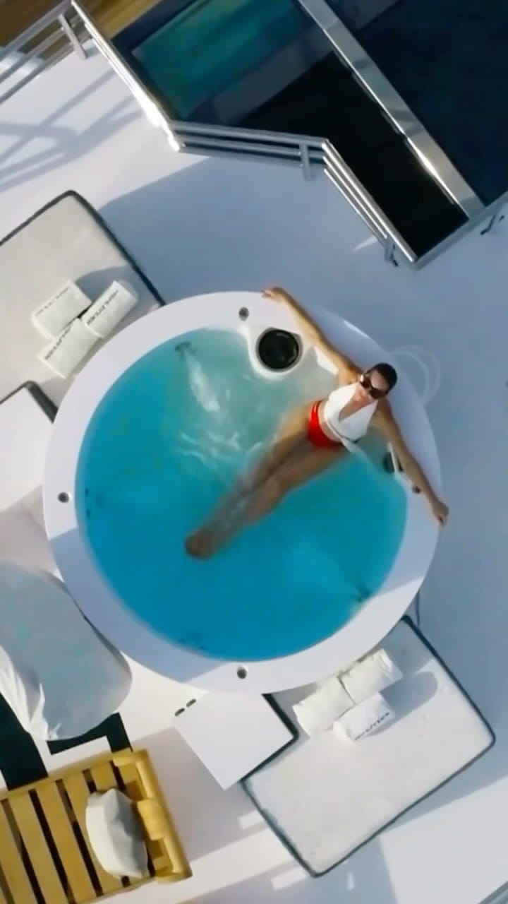 Post 3 by Yachting Image on Instagram (video)