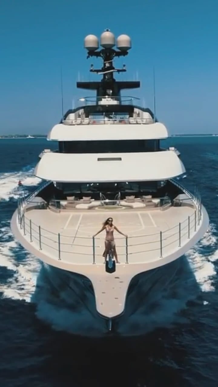 Post 8 by Yachting Image on Instagram (video)