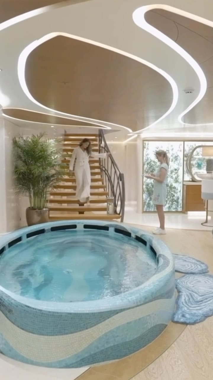 Post 5 by Yachting Image on Instagram (video)