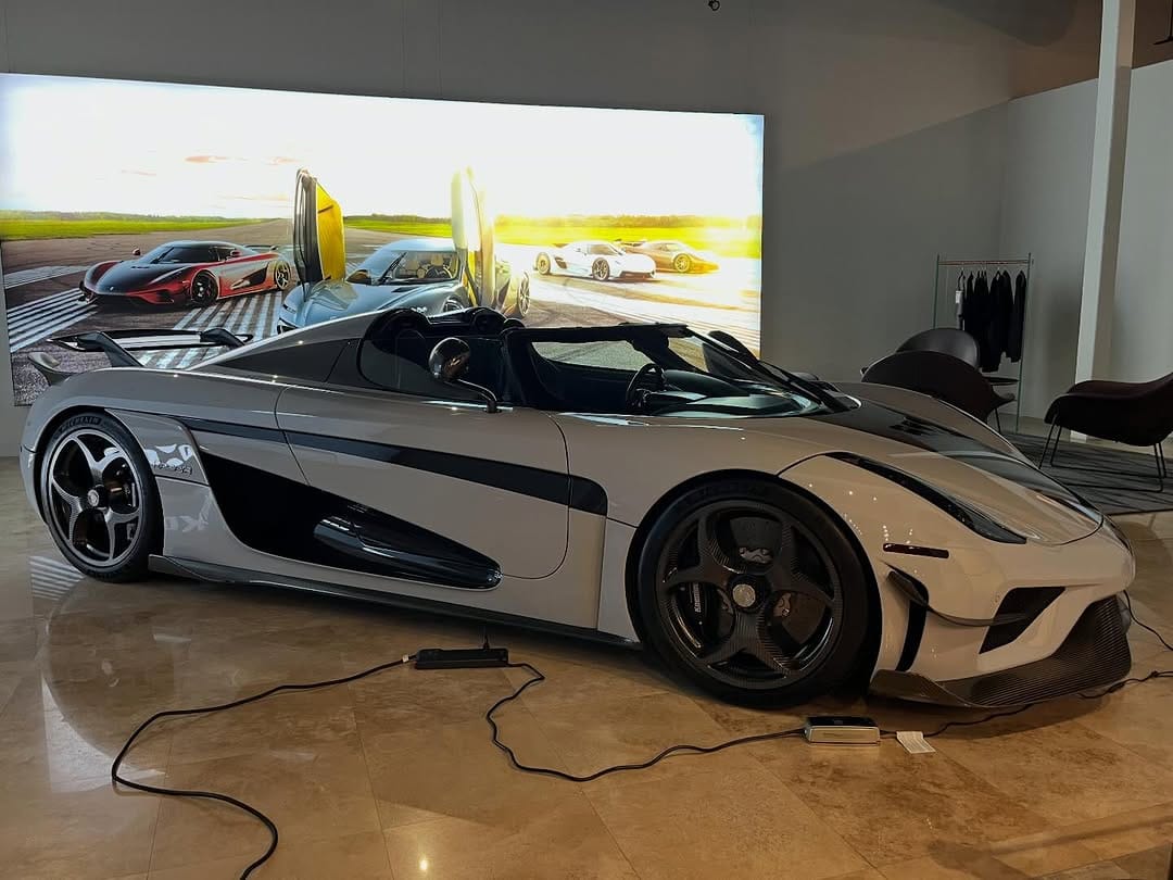 Post 4 by @johnnie_supercars.in.florida on Instagram (carousel)