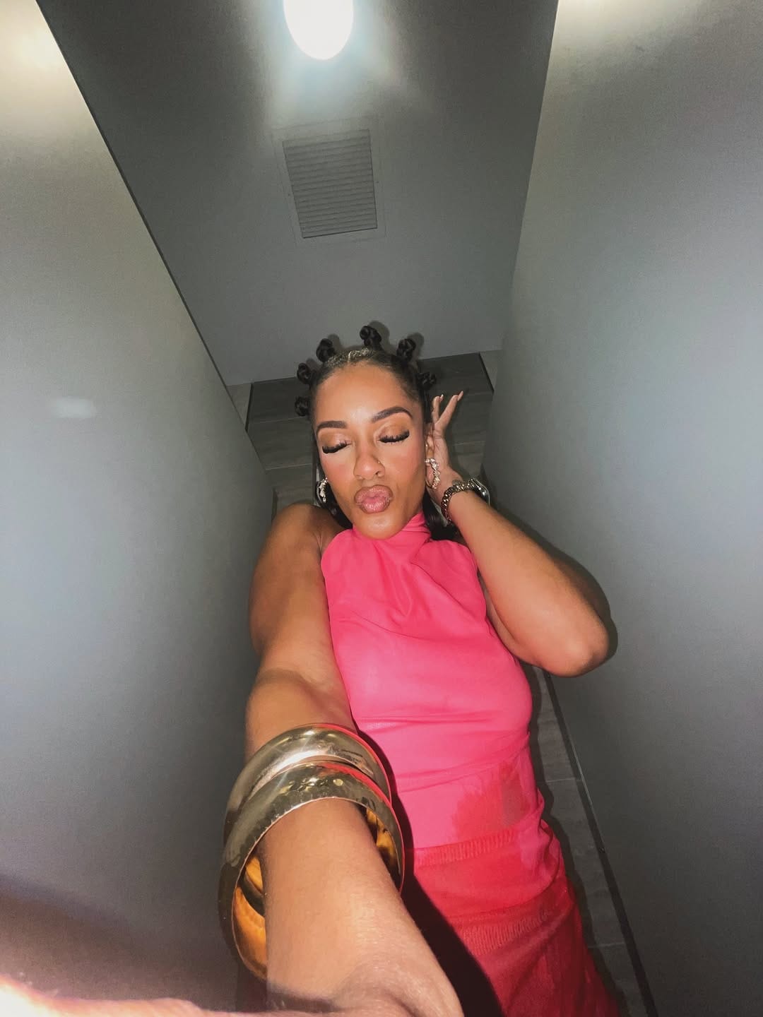 Post 1 by NESHEÉ NIKKIA on Instagram (carousel)
