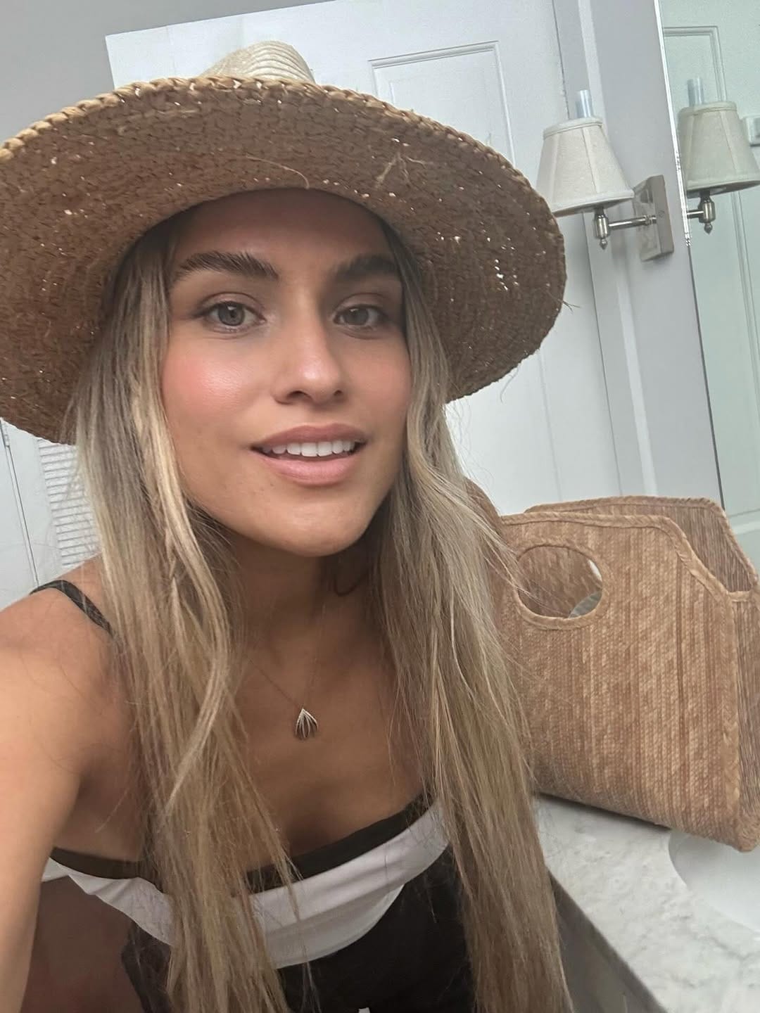 Post 6 by CLAUDIA P l Miami Real Estate💕🏗️ on Instagram (carousel)