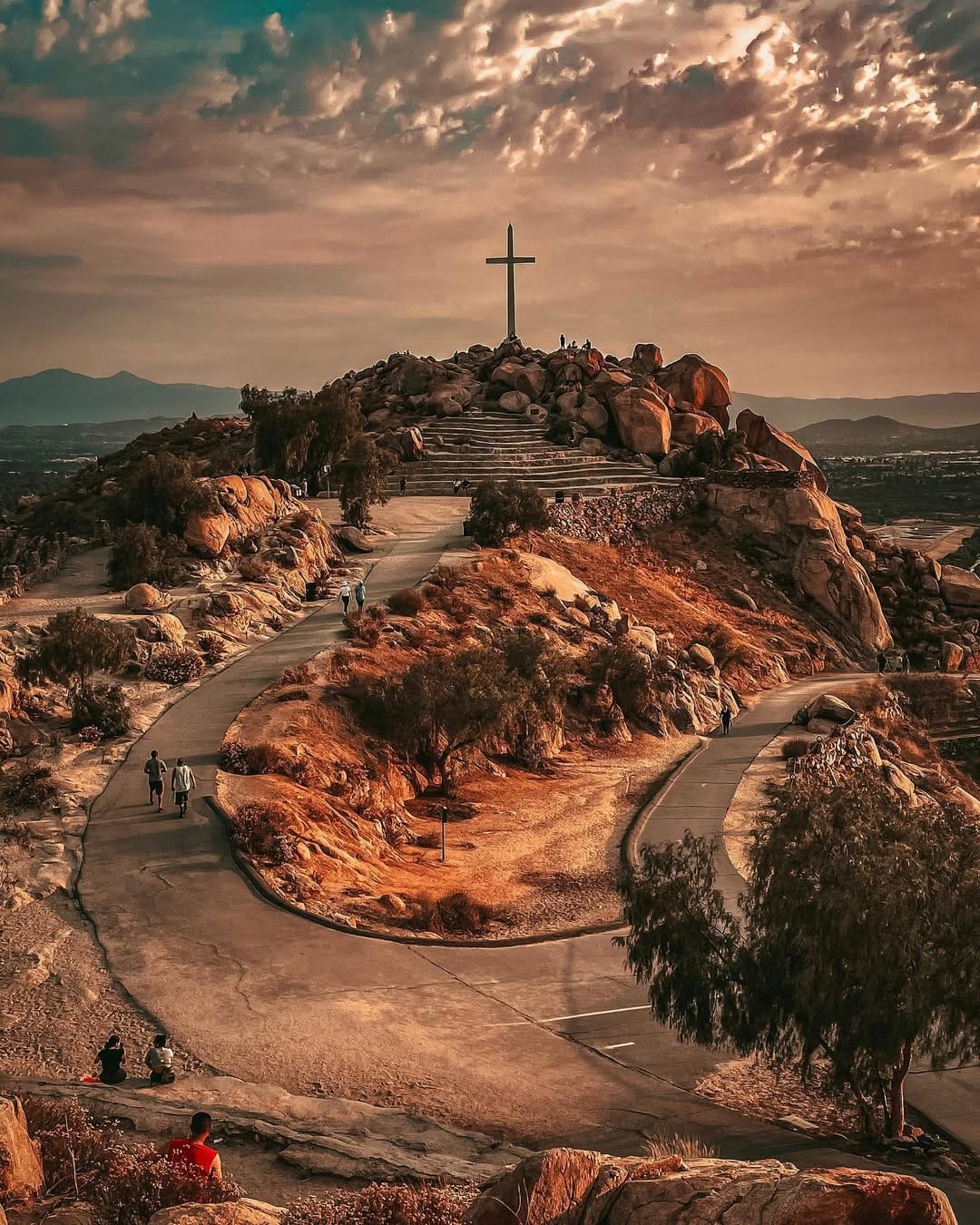 Post 10 by 𝐕𝐈𝐂𝐓𝐎𝐑 𝐑𝐀𝐍𝐆𝐄𝐋 on Instagram (image)