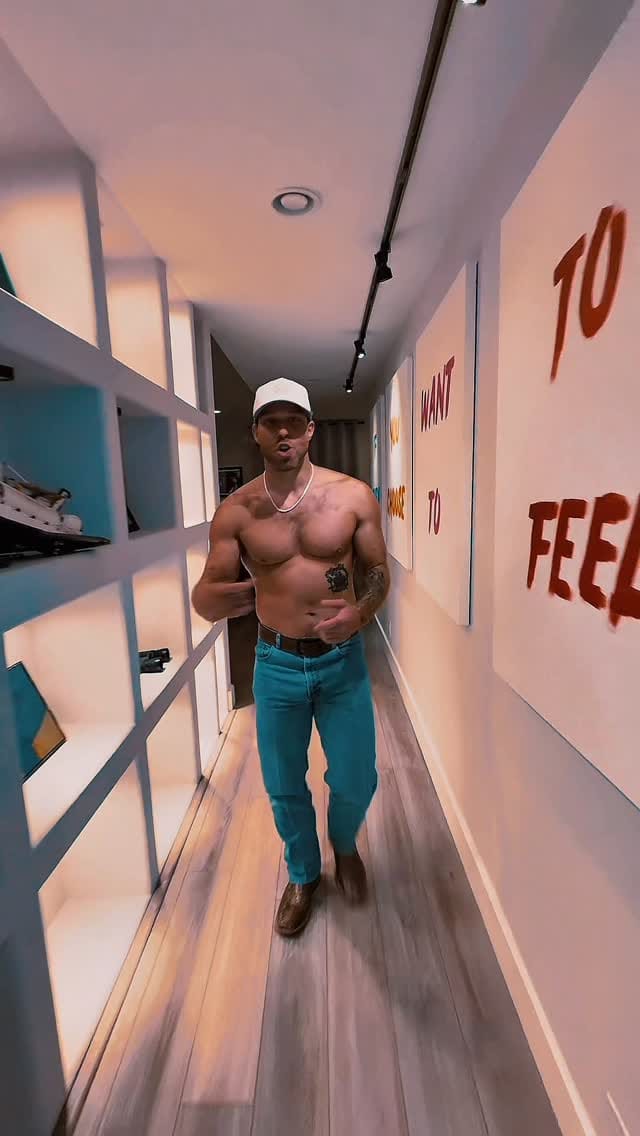 Post 2 by Mr. Costa Rica / T. Cones on Instagram (video)