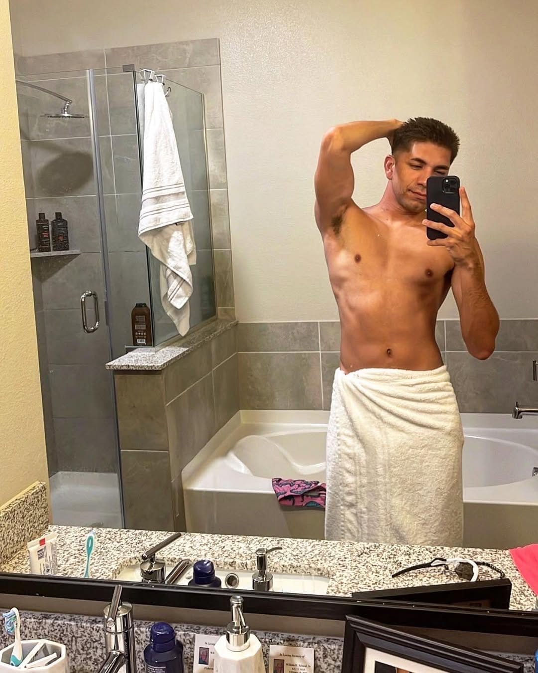 Post 9 by Steven Gonzales on Instagram (image)