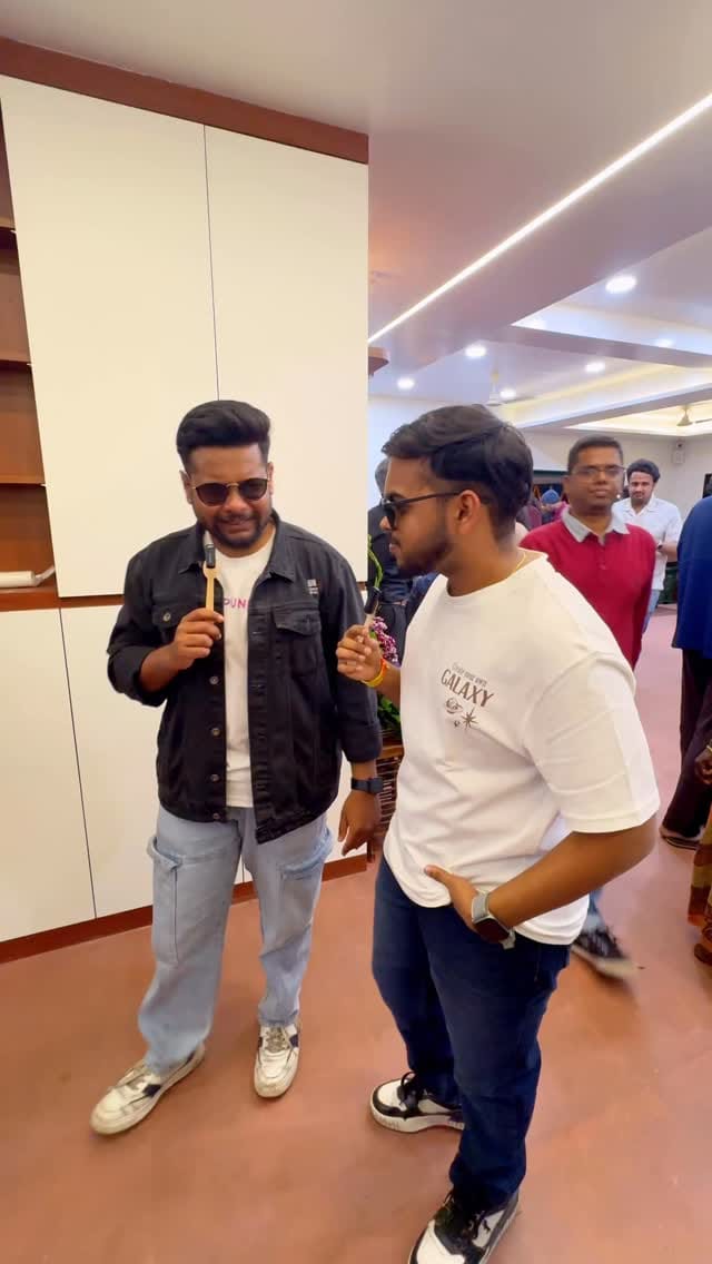 Post 2 by Advait Sakhare on Instagram (video)