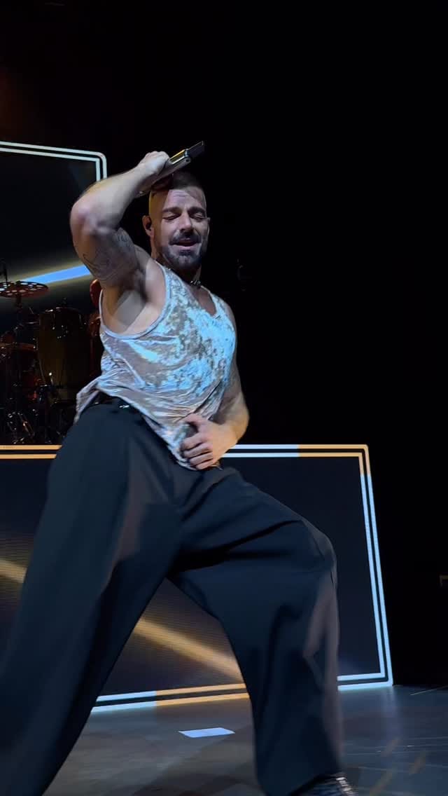 Post 5 by Roberto Barraza on Instagram (video)