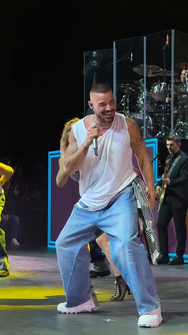 Post 3 by Roberto Barraza on Instagram (video)