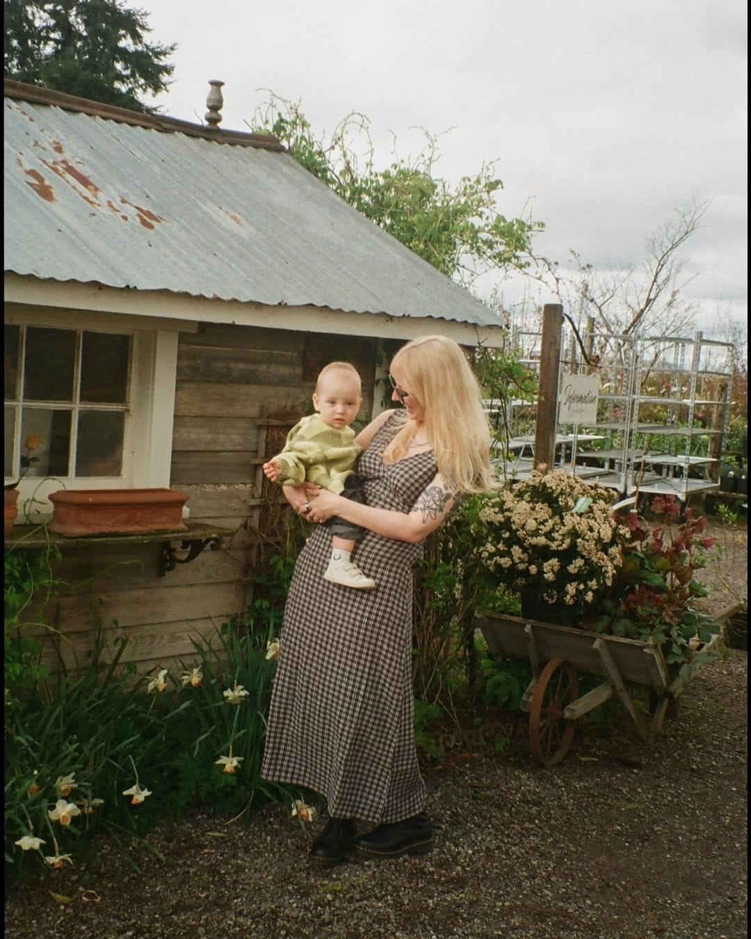 Post 6 by Gabi Iazzetti . SEATTLE PHOTOGRAPHER on Instagram (carousel)