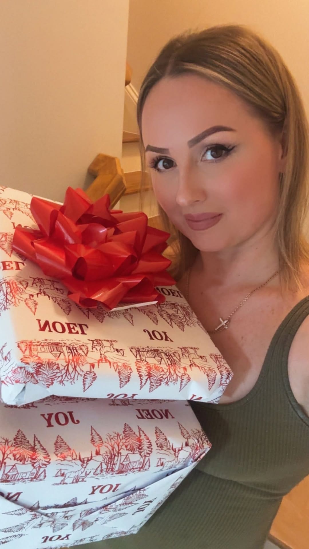 Post 3 by Oxana Markova on Instagram (video)