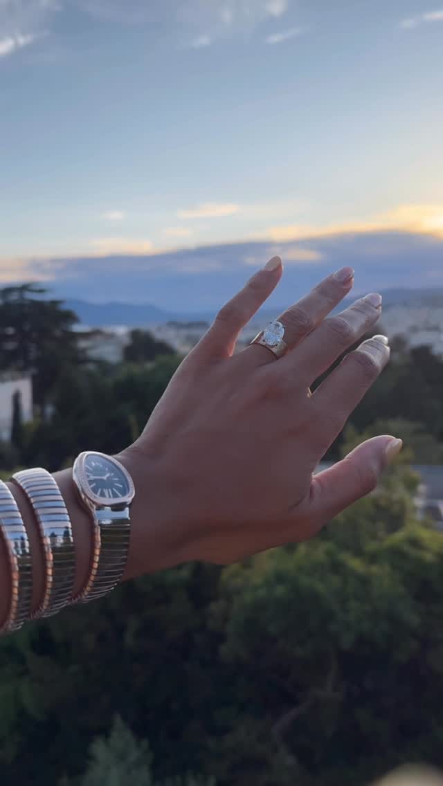 Post 9 by T E E N A on Instagram (video)