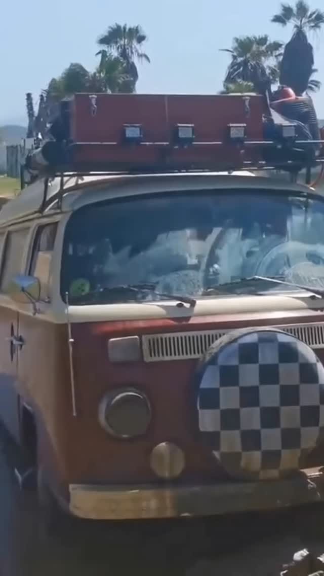 Post 1 by 𝕎𝕚𝕝𝕝𝕠𝕨, 𝕃𝕖𝕖, 𝔸𝕚𝕞𝕖𝕖 & 𝕃𝕖𝕩𝕚 on Instagram (video)
