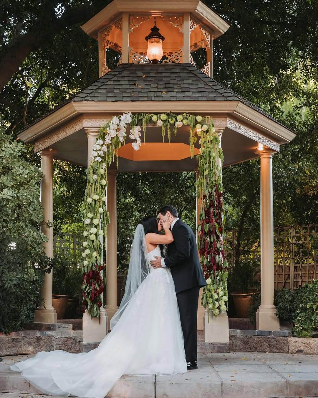 Post 6 by @cassyarchphotography on Instagram (carousel)