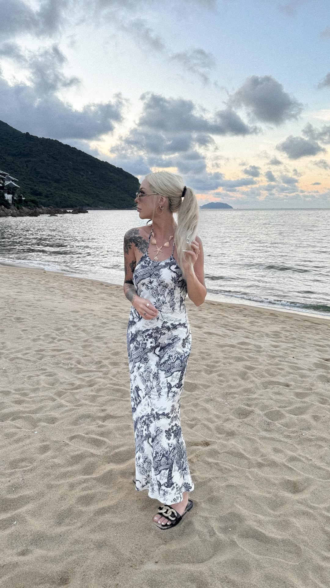 Post 2 by 𝖊𝖑𝖎𝖟𝖆𝖇𝖊𝖙𝖍 on Instagram (video)