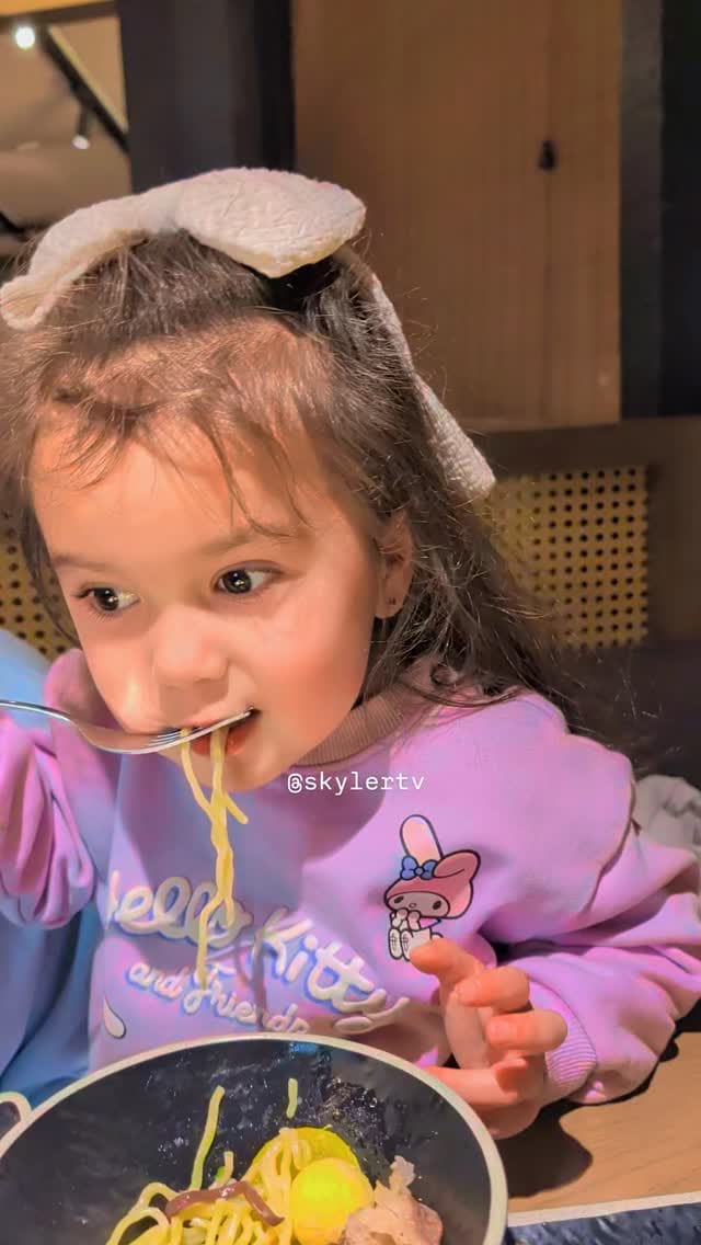 Post 1 by Analou Wirch | skylertv on Instagram (video)