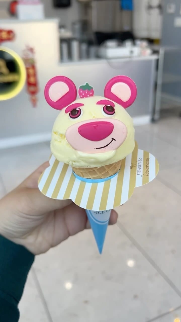 Post 8 by Fab Food Chicago on Instagram (video)