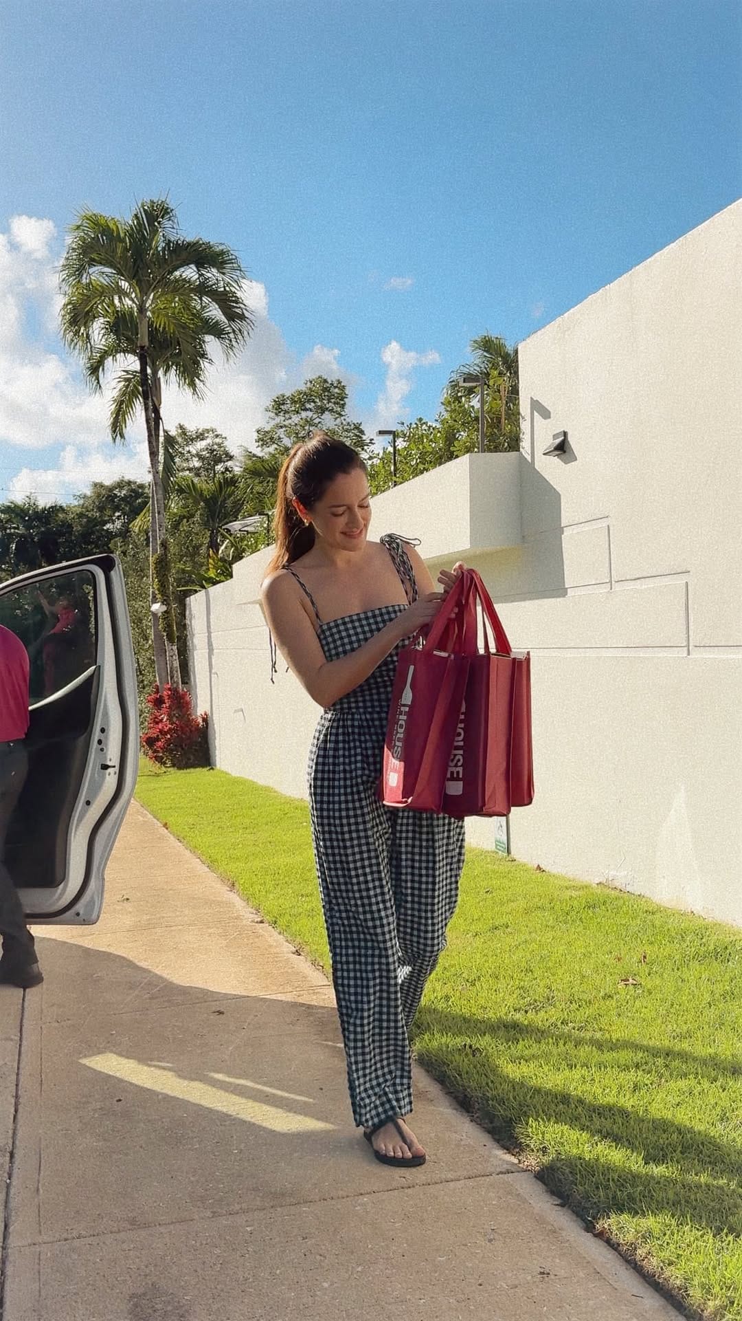 Post 10 by DIANA OTERO on Instagram (video)