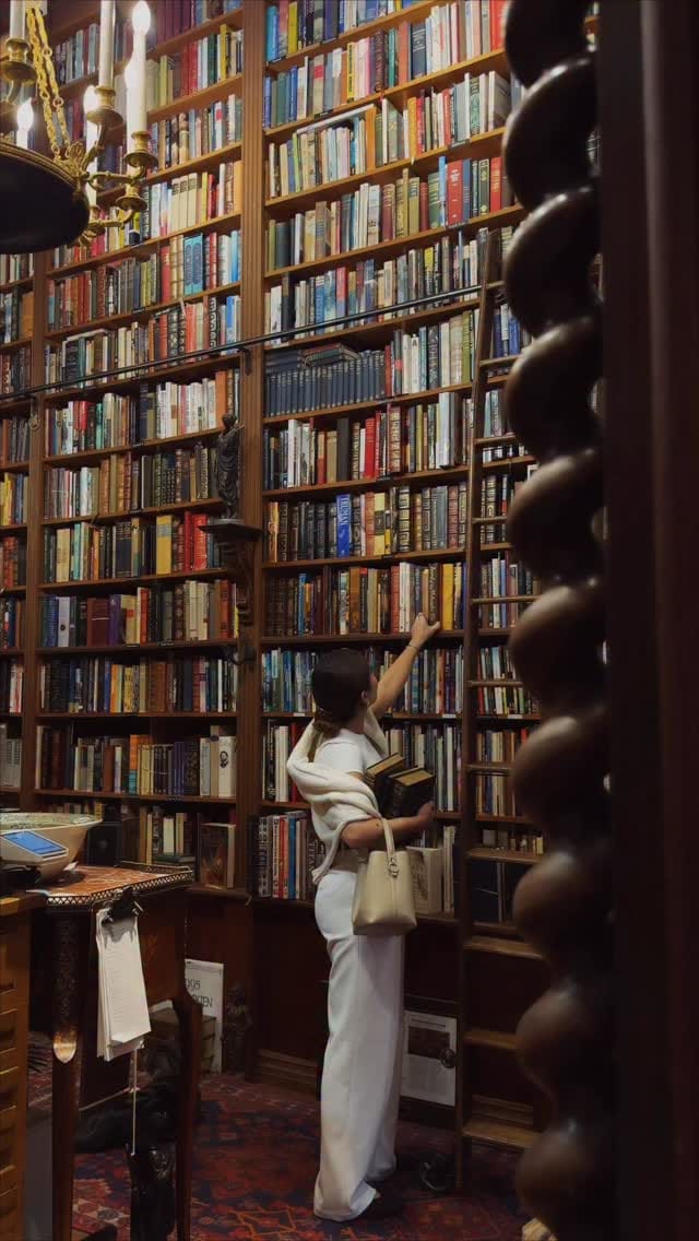 Post 5 by Daniela Martinez & Nicola Bellomo on Instagram (video)