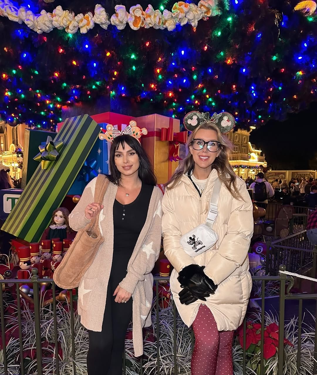 Post 3 by 𝐂𝐨𝐫𝐭𝐧𝐞𝐲 𝐑𝐞𝐚𝐫𝐝𝐚𝐧𝐳 on Instagram (carousel)