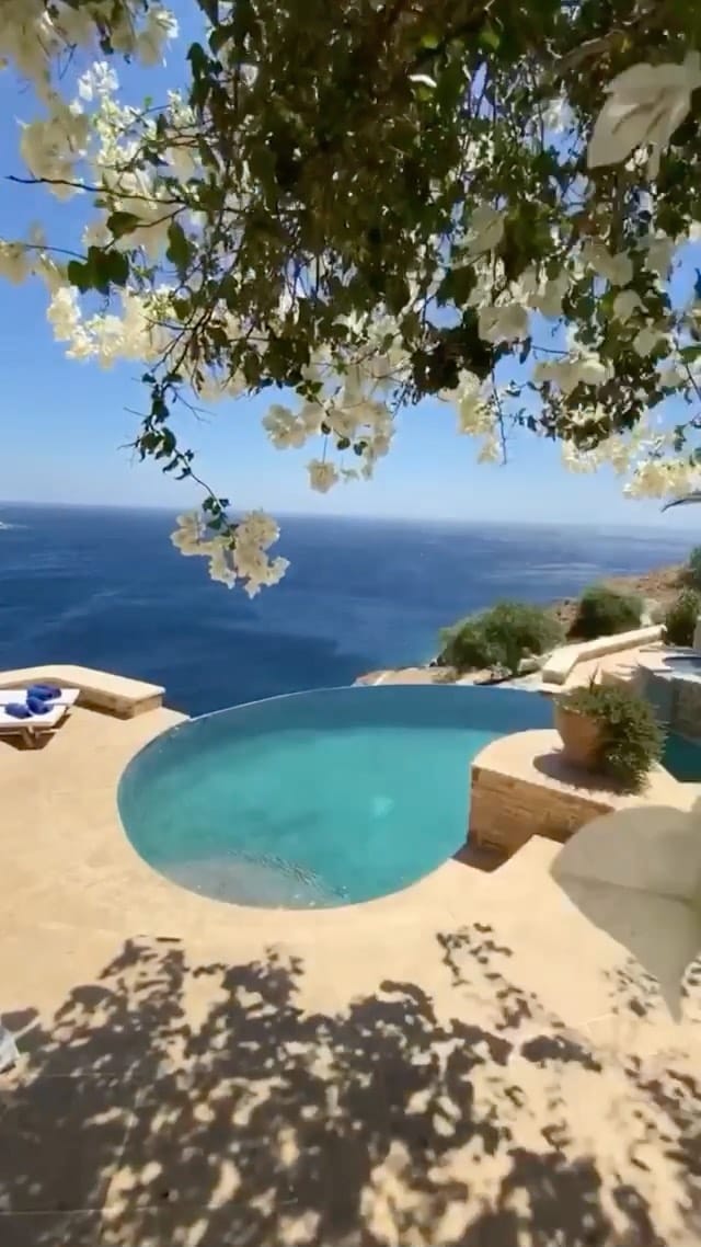 Post 4 by Thetravellingnomads™️ on Instagram (video)