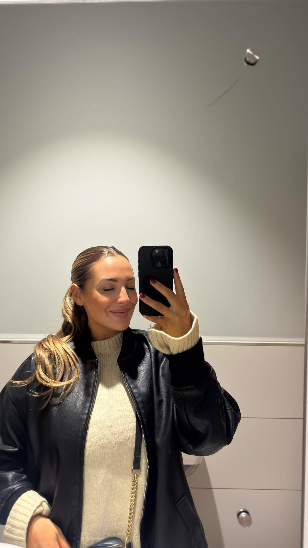 Post 4 by D a i s y  T a y l o r ❤️ on Instagram (video)