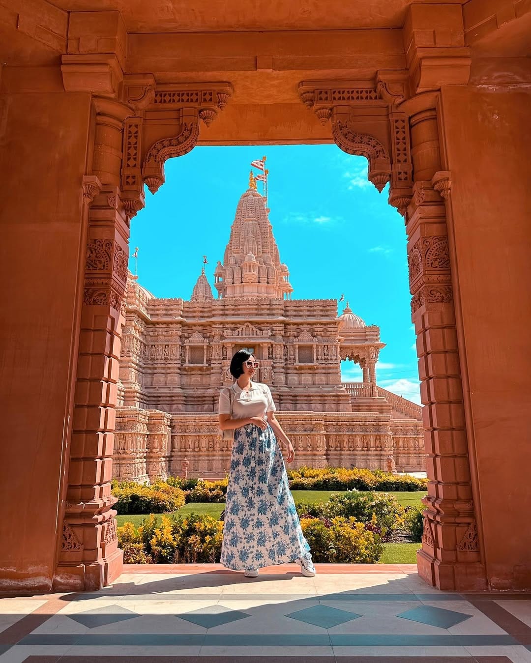 Post 9 by 𝐉𝐨𝐞𝐜𝐲 𝐙𝐡𝐚𝐧𝐠 🇺🇸🇨🇦 𝐅𝐚𝐬𝐡𝐢𝐨𝐧 & 𝐓𝐫𝐚𝐯𝐞𝐥 𝐈𝐧𝐟𝐥𝐮𝐞𝐧𝐜𝐞𝐫 on Instagram (carousel)