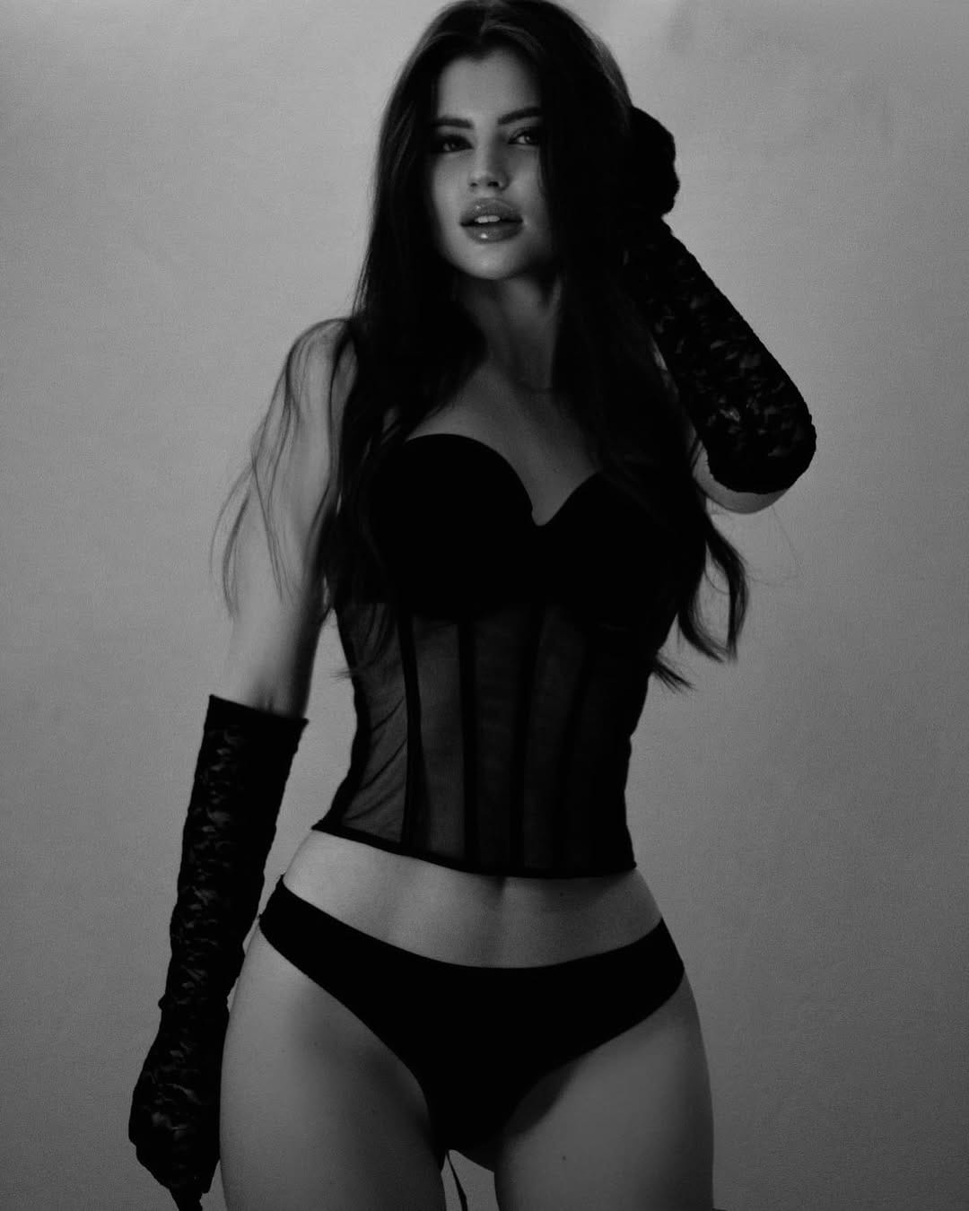 Post 8 by 👑Alena Ra👑 on Instagram (carousel)