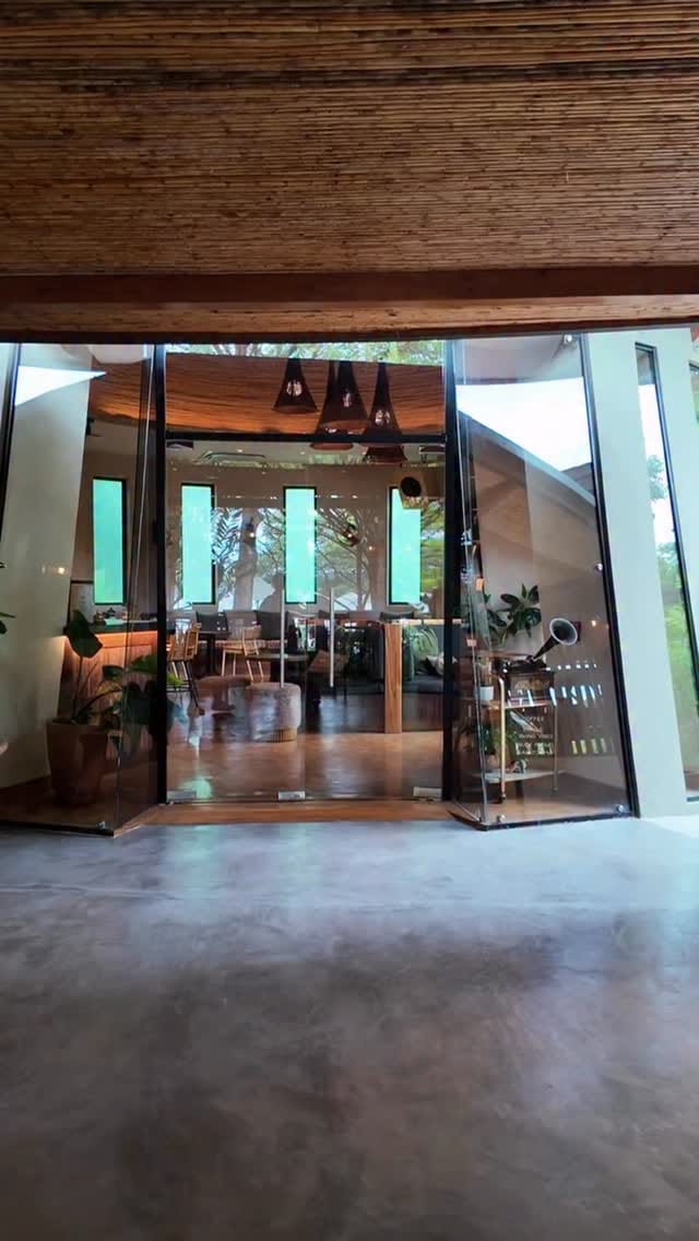 Post 8 by D I A N A | Content Creator | IP Attorney | Influencer on Instagram (video)