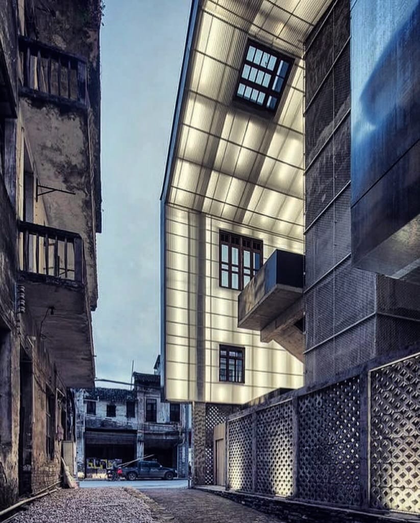 Post 10 by Henry Leutwyler on Instagram (image)