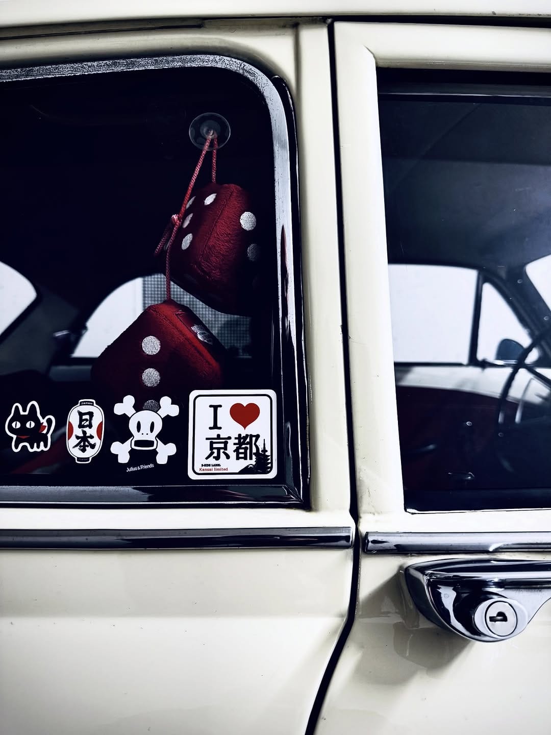 Post 9 by Henry Leutwyler on Instagram (image)