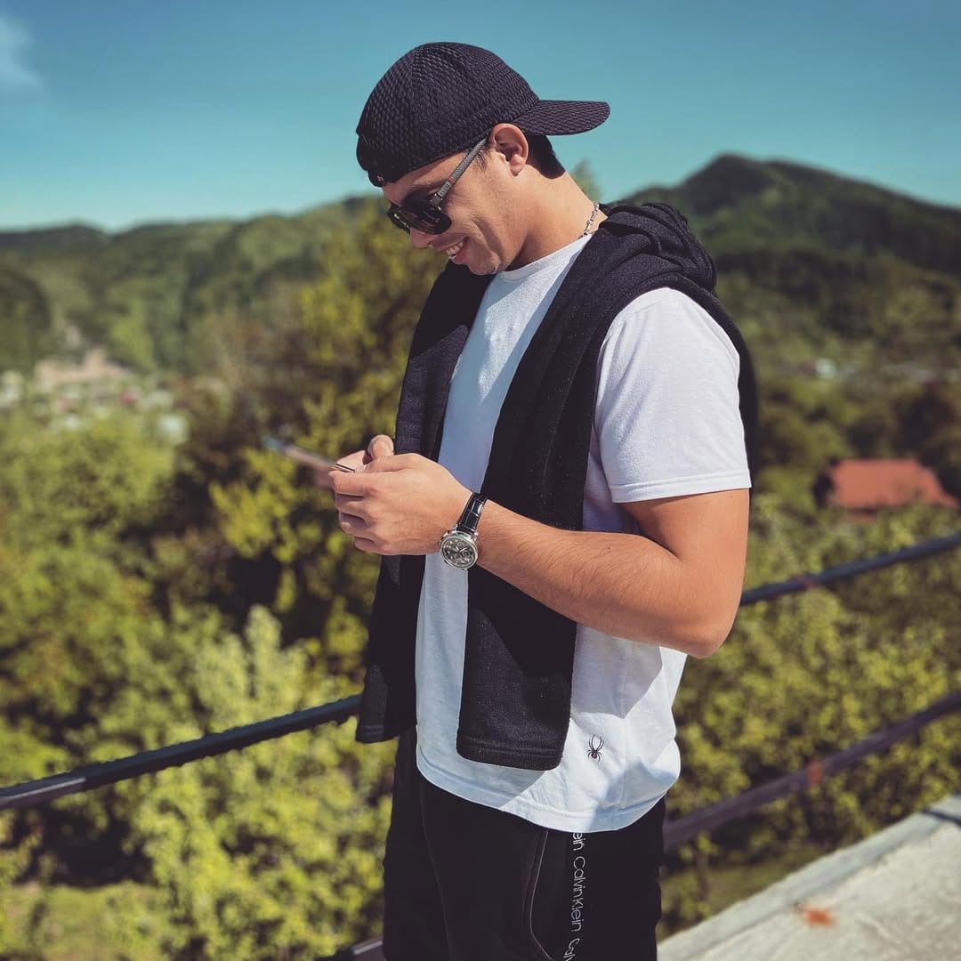 Post 6 by Dmytro Zeleniuk on Instagram (image)