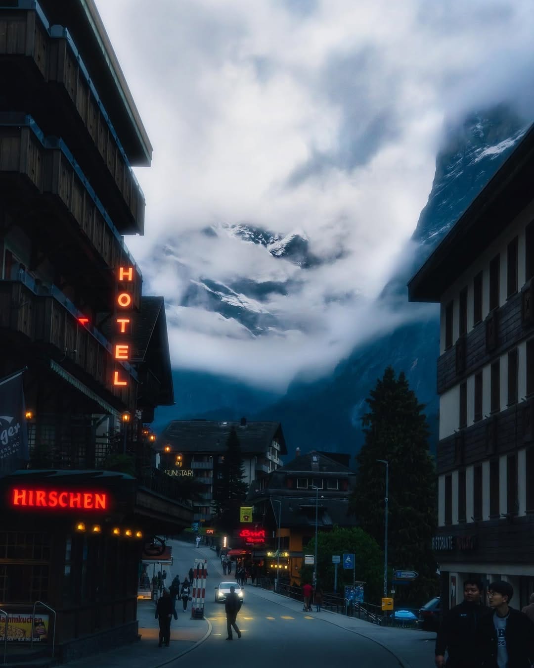 Post 8 by Alberto Moya on Instagram (image)