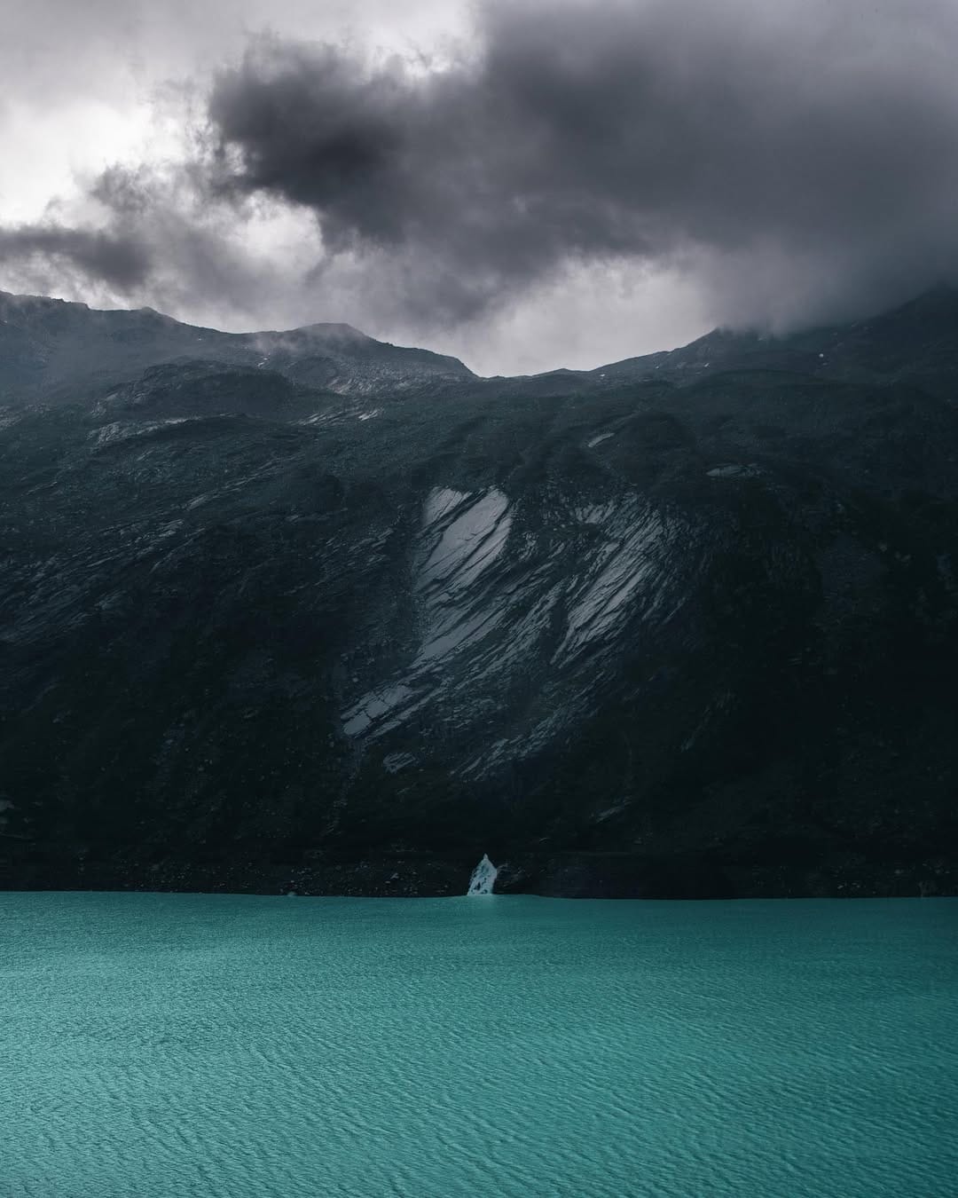 Post 10 by Alberto Moya on Instagram (image)