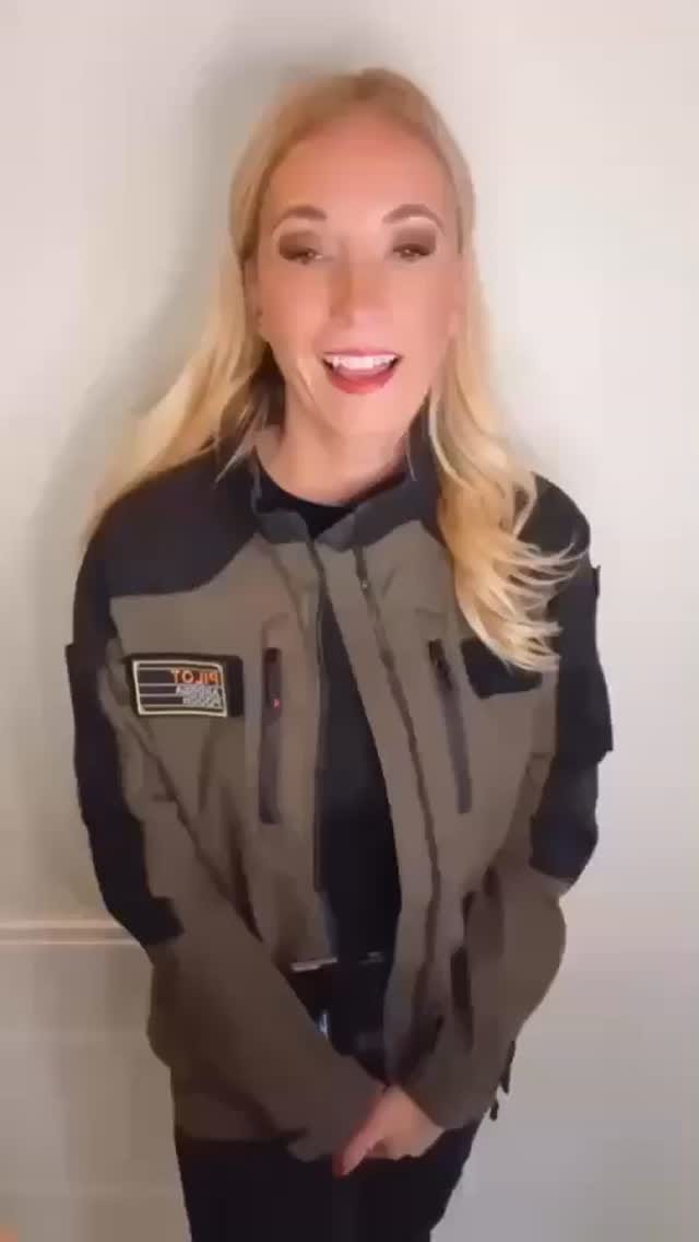 Post 4 by Andrea Pooch Helicopter and Airplane Pilot 🚁✈️ on Instagram (video)