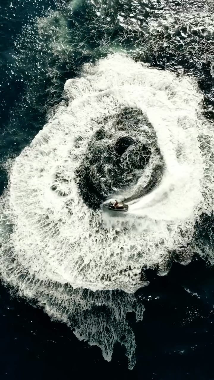 Post 7 by Andrea Pooch Helicopter and Airplane Pilot 🚁✈️ on Instagram (video)