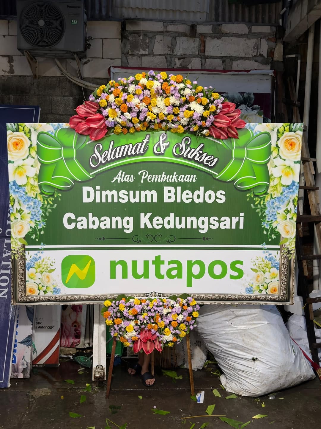 Post 8 by Nutapos | Aplikasi Kasir untuk usaha kuliner on Instagram (carousel)