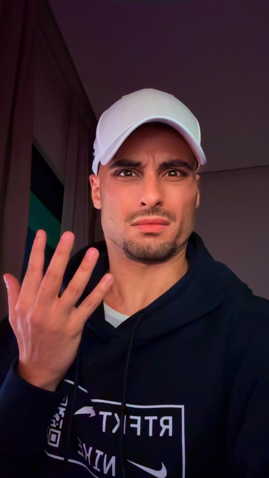 Post 1 by Moe Valerian on Instagram (video)