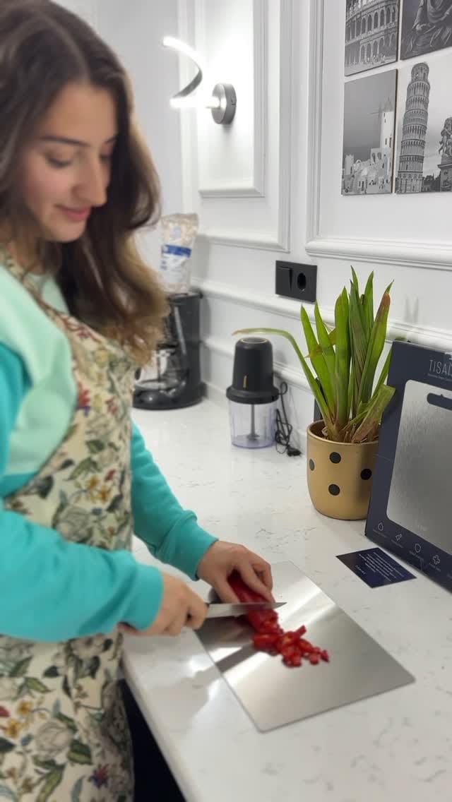 Post 5 by Bella on Instagram (video)