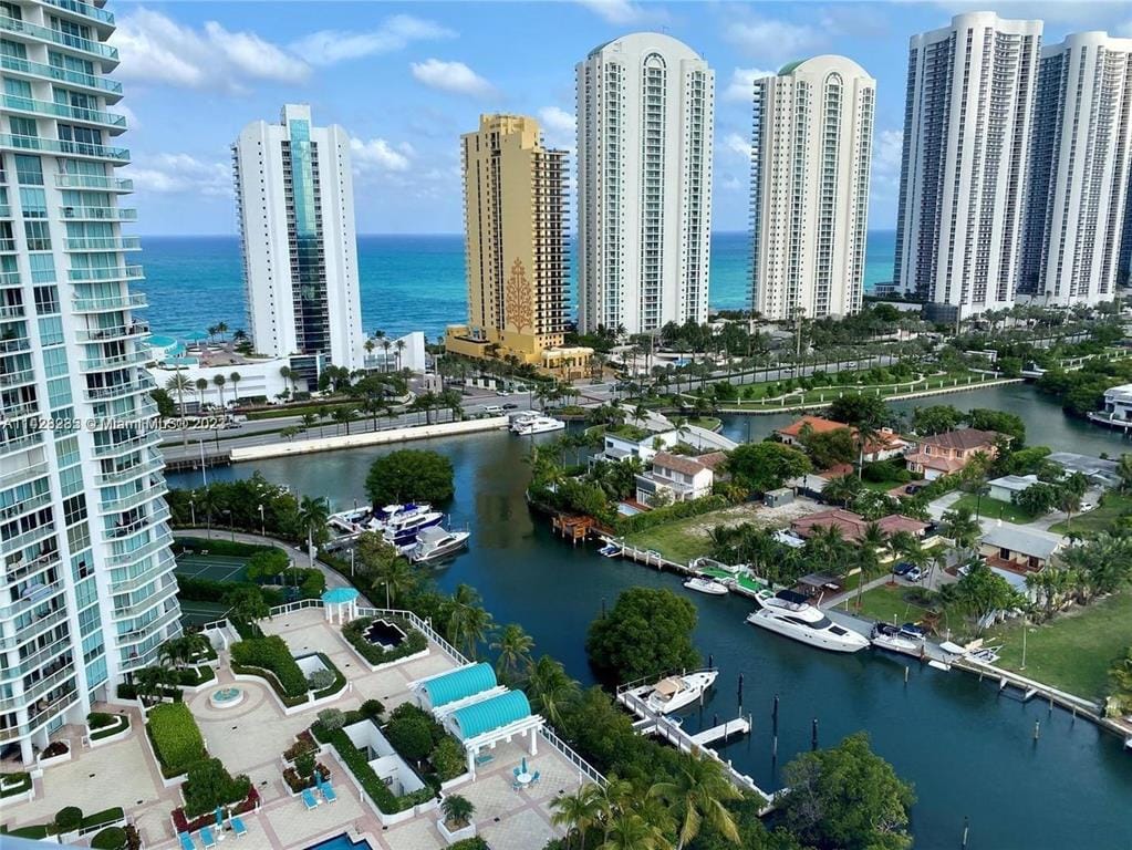 Post 3 by Rafaela Cubezin Realtor on Instagram (carousel)