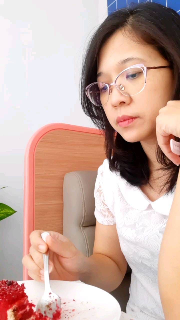 Post 6 by ZoElRei's on Instagram (video)