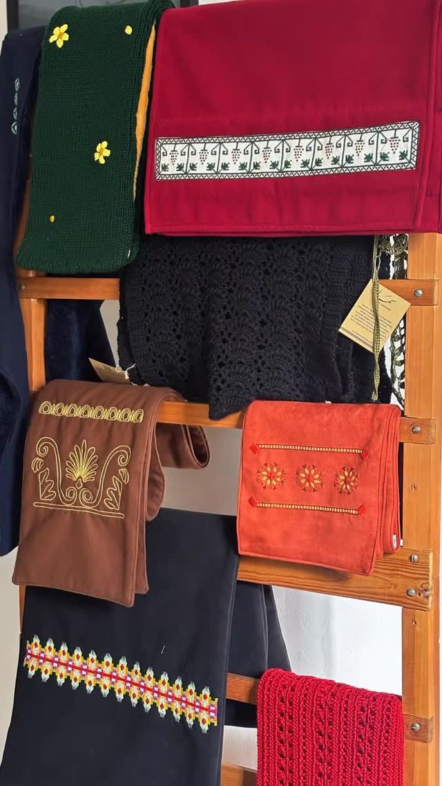Post 1 by Sama Handmade on Instagram (video)