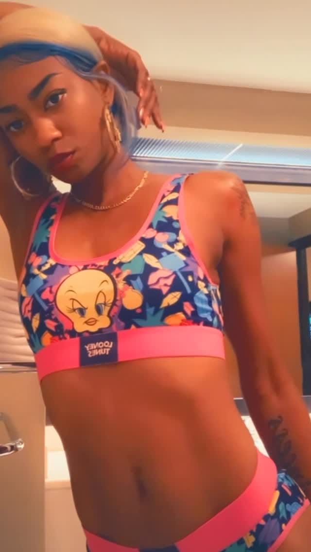 Post 8 by Anni Loc on Instagram (video)