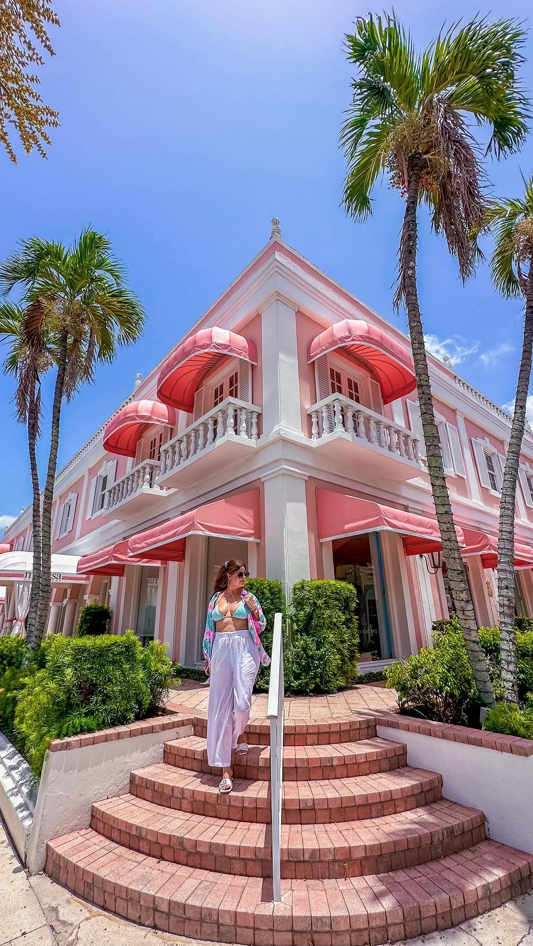 Post 5 by Lina Greco | Miami Blogger on Instagram (video)