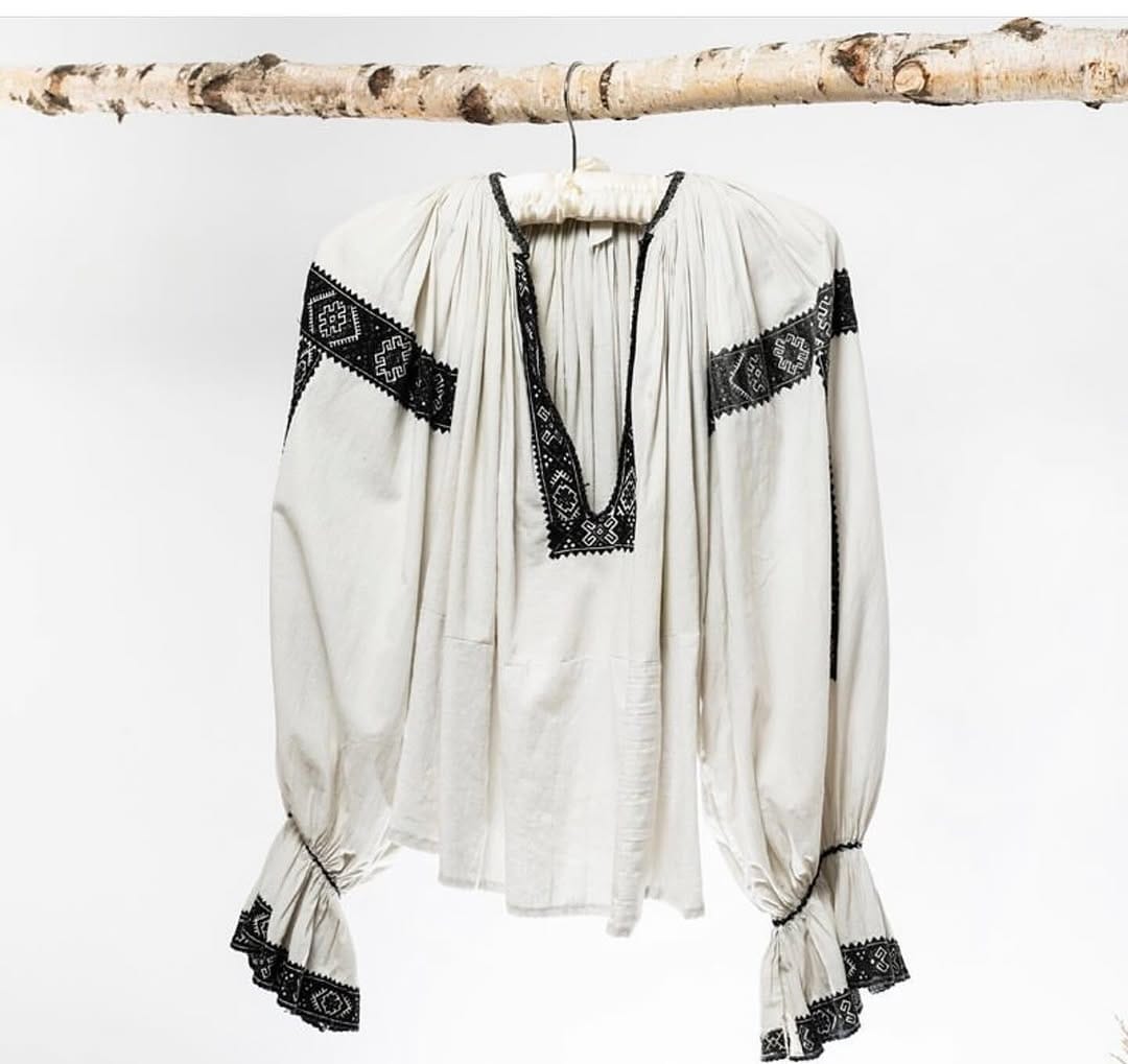 Post 9 by BLOUSEROUMAINE-SHOP.COM on Instagram (carousel)