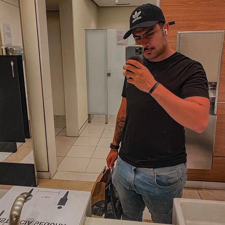 Post 5 by Isaias on Instagram (image)