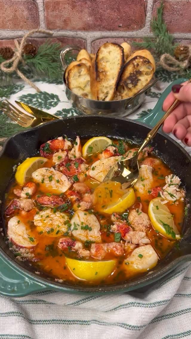 Post 3 by LobsterAnywhere.com on Instagram (video)