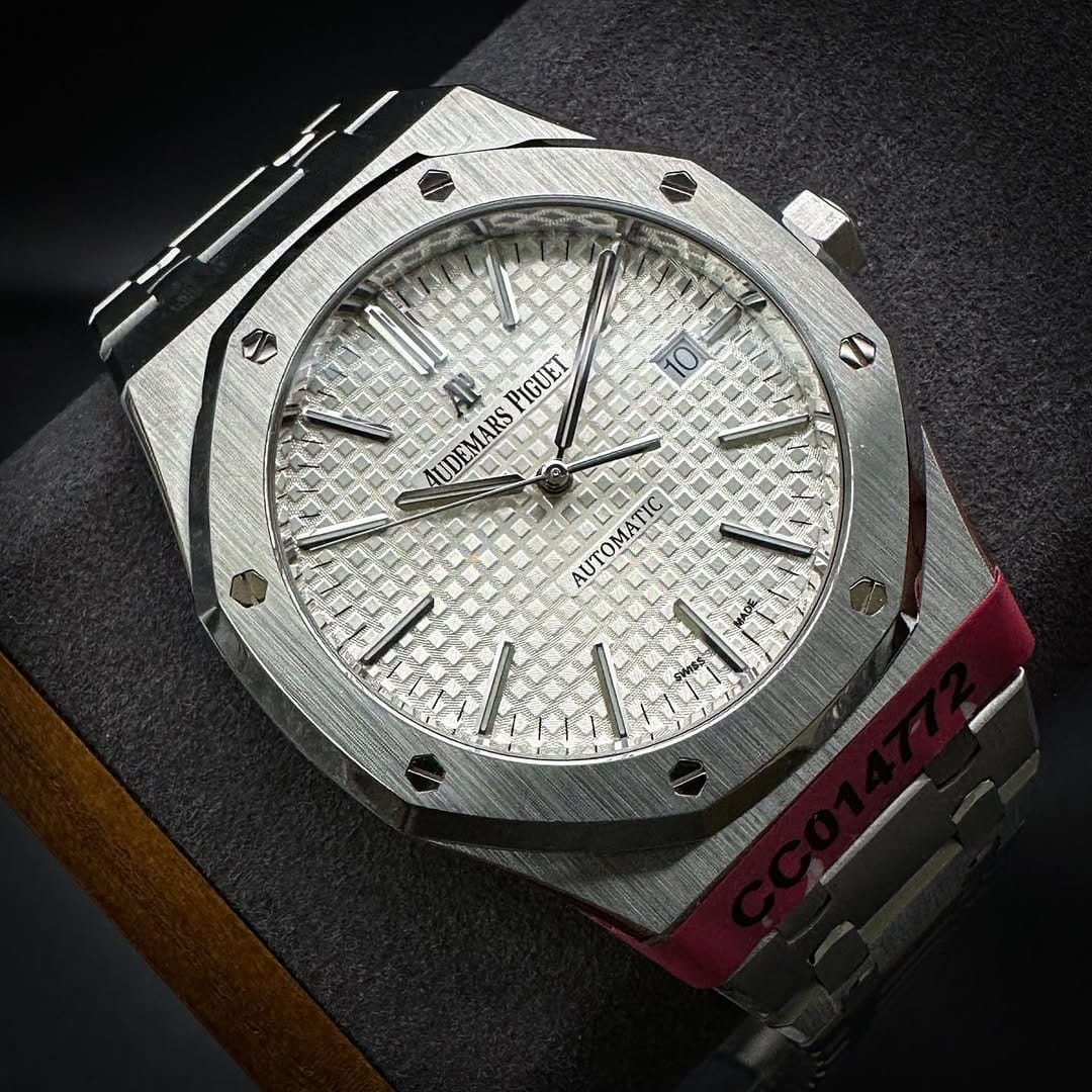 Post 10 by 888 Timepieces on Instagram (image)