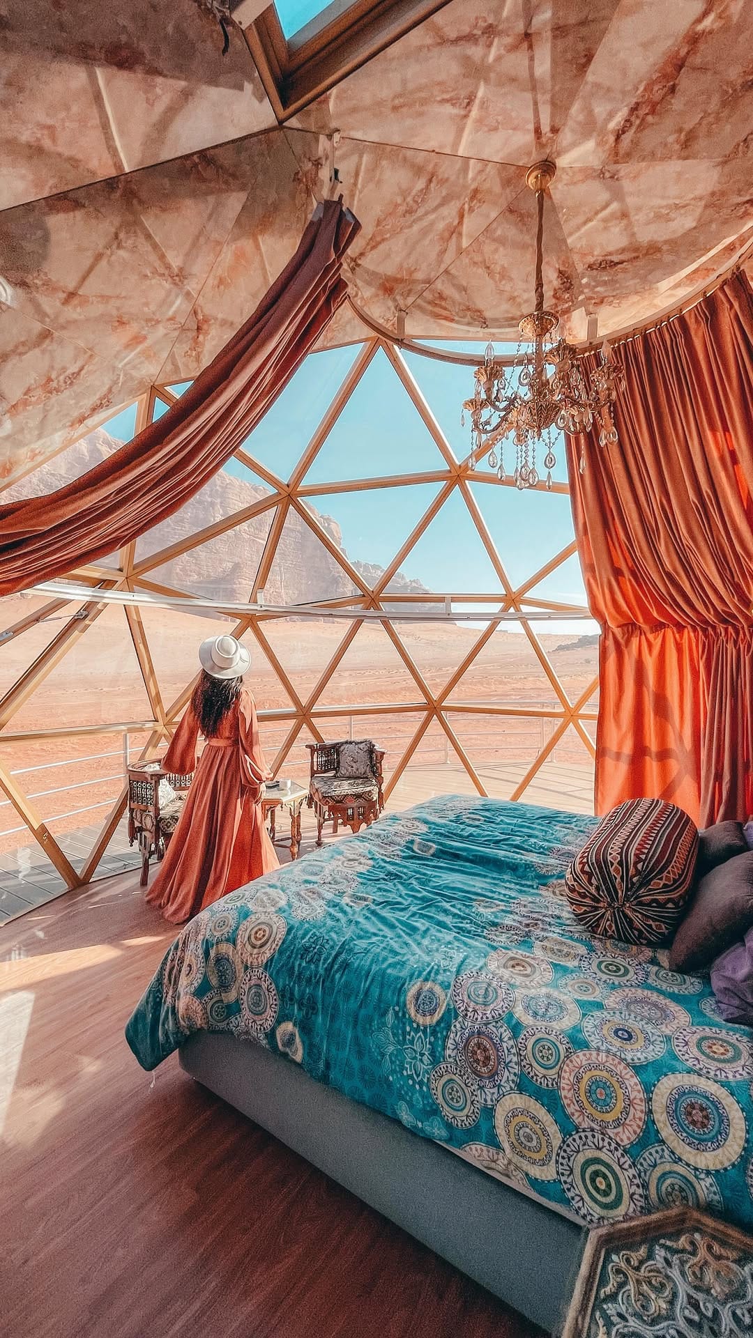 Post 5 by Chelli ✈ TRAVEL + PHOTOGRAPHY on Instagram (video)